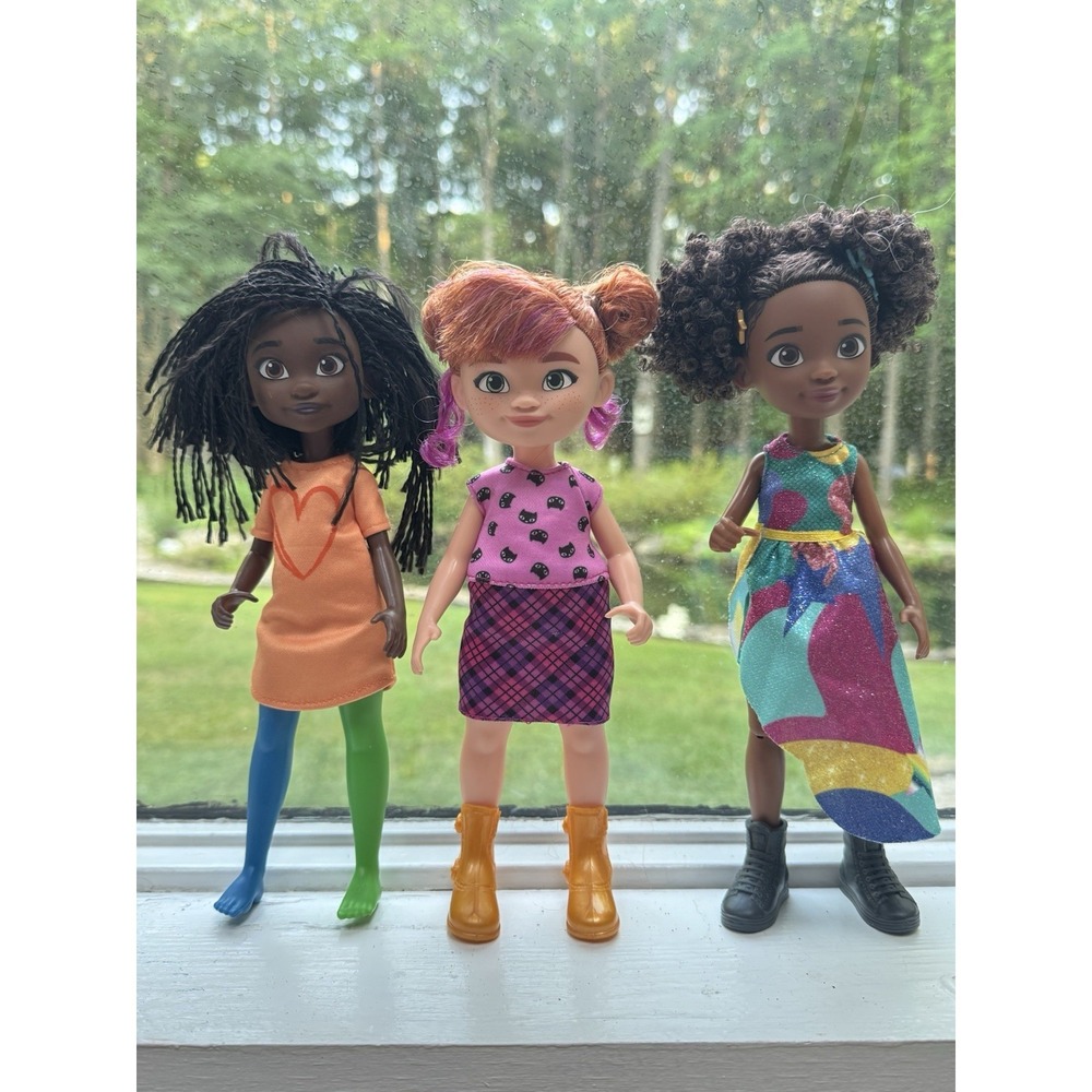 Lot of 4 Karma's Karma World Dolls - Dressed Lot Of 3